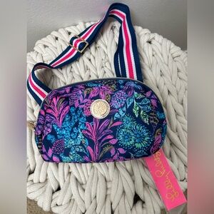 Lilly Pulitzer Jeanie belt bag in Calypso Coast pattern small